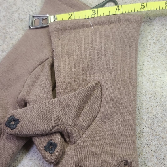 Beige w/ silver tone and pearl look beads gloves - Picture 6 of 8